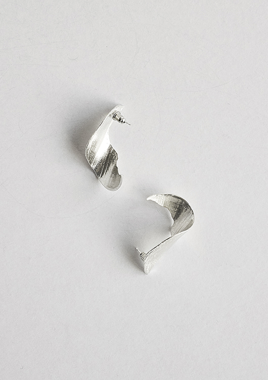 Curved Shell Earring
